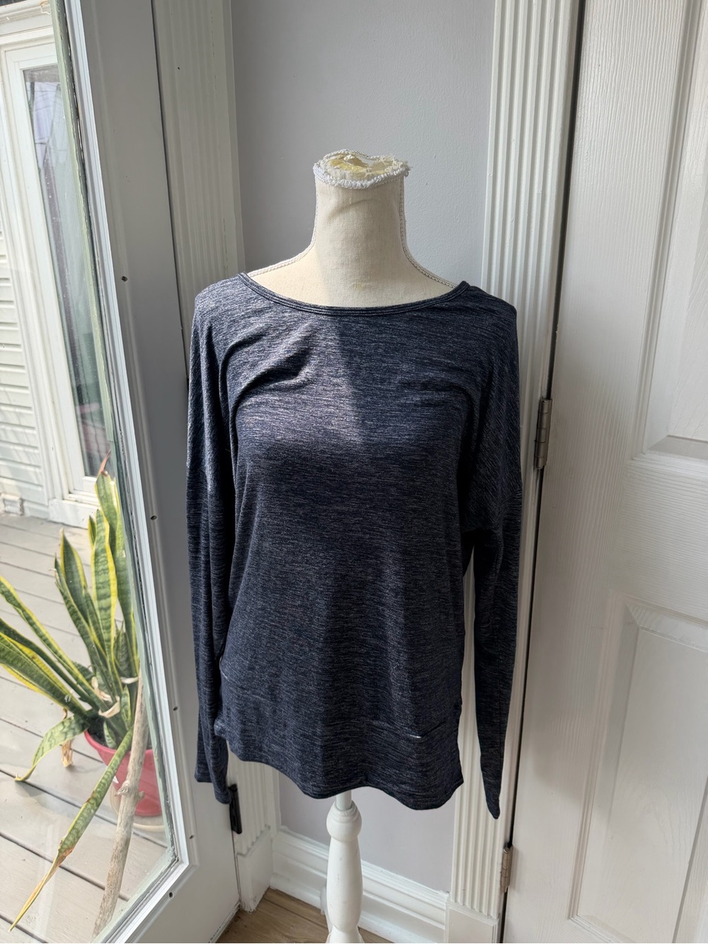 Women's Long-Sleeve Crewneck Top